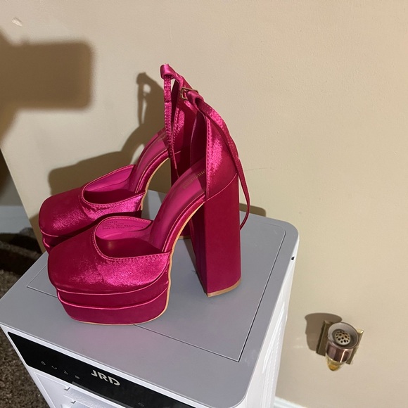 PrettyLittleThing Fuchsia Satin Platform Heels - Picture 2 of 4